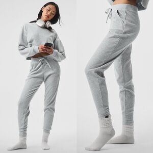 ALO Yoga Muse Ribbed Joggers Women's Size Medium Gray Sweatpants Gym NWOT